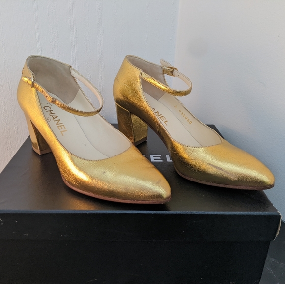 Gold vintage Chanel heels, size 37 1/2 - Picture 1 of 4